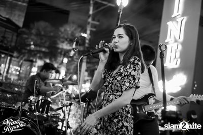 V Violette Live at Wine Republic — photo 53