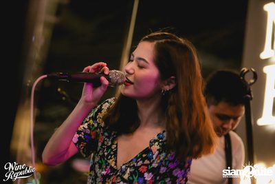 V Violette Live at Wine Republic — photo 54