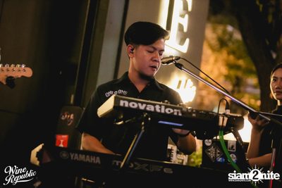V Violette Live at Wine Republic — photo 55