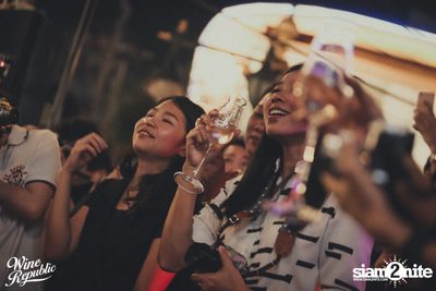 V Violette Live at Wine Republic — photo 57