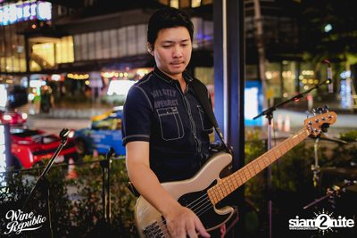 V Violette Live at Wine Republic — photo 63