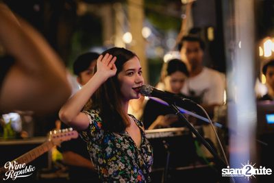V Violette Live at Wine Republic — photo 66