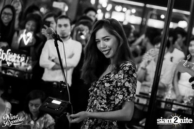V Violette Live at Wine Republic — photo 69