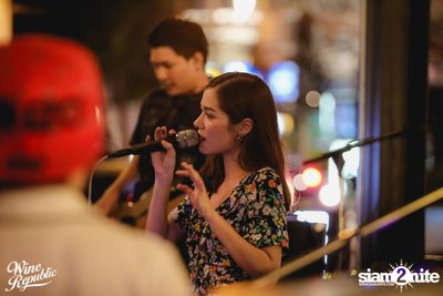 V Violette Live at Wine Republic — photo 70