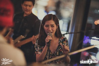 V Violette Live at Wine Republic — photo 72