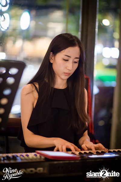 Friday Night at Wine Republic Thonglor — photo 7