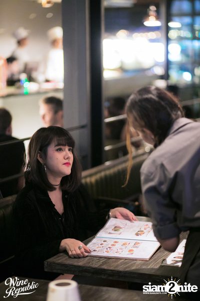 Friday Night at Wine Republic Thonglor — photo 29
