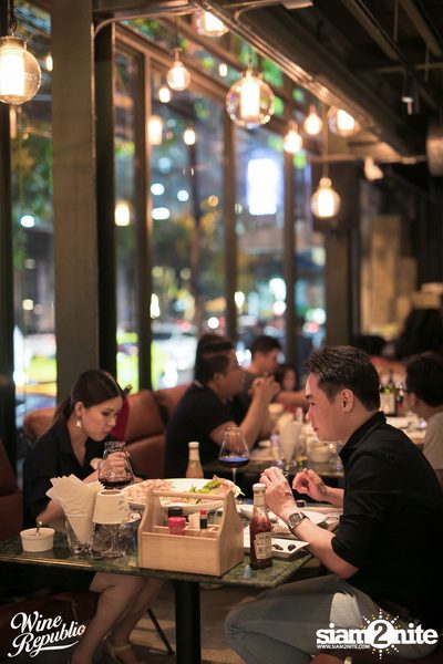 Friday Night at Wine Republic Thonglor — photo 40