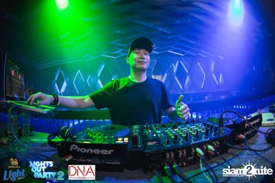 Singha Light pres. Lights Out Party at DNA Pingpub — photo 28