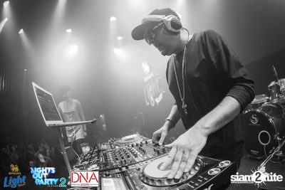 Singha Light pres. Lights Out Party at DNA Pingpub — photo 113