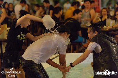 คอนเสิร์ตสงกรานต์กับ เบน ชลาทิศ ที่ ซิกซ์ตี้ซิกซ์ สเตชั่น — photo 42