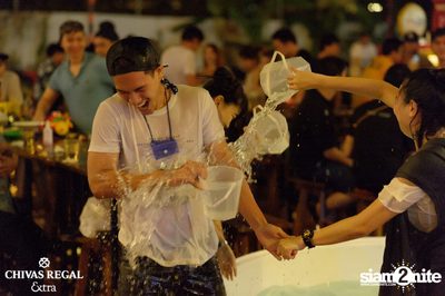 คอนเสิร์ตสงกรานต์กับ เบน ชลาทิศ ที่ ซิกซ์ตี้ซิกซ์ สเตชั่น — photo 44