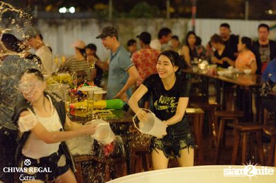 คอนเสิร์ตสงกรานต์กับ เบน ชลาทิศ ที่ ซิกซ์ตี้ซิกซ์ สเตชั่น — photo 49
