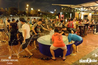 คอนเสิร์ตสงกรานต์กับ เบน ชลาทิศ ที่ ซิกซ์ตี้ซิกซ์ สเตชั่น — photo 50