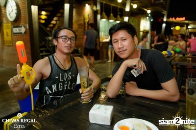 คอนเสิร์ตสงกรานต์กับ เบน ชลาทิศ ที่ ซิกซ์ตี้ซิกซ์ สเตชั่น — photo 56