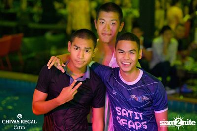 คอนเสิร์ตสงกรานต์กับ เบน ชลาทิศ ที่ ซิกซ์ตี้ซิกซ์ สเตชั่น — photo 123