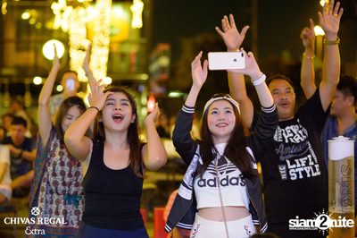 คอนเสิร์ตสงกรานต์กับ เบน ชลาทิศ ที่ ซิกซ์ตี้ซิกซ์ สเตชั่น — photo 128