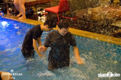 คอนเสิร์ตสงกรานต์กับ เบน ชลาทิศ ที่ ซิกซ์ตี้ซิกซ์ สเตชั่น — photo 132