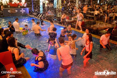 คอนเสิร์ตสงกรานต์กับ เบน ชลาทิศ ที่ ซิกซ์ตี้ซิกซ์ สเตชั่น — photo 133