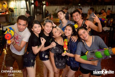 คอนเสิร์ตสงกรานต์กับ เบน ชลาทิศ ที่ ซิกซ์ตี้ซิกซ์ สเตชั่น — photo 136