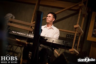 HOBS The Playhouse นำเสนอ Nop Ponchamni & The Groovetomatix-11 — photo 55