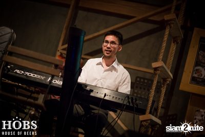 HOBS The Playhouse นำเสนอ Nop Ponchamni & The Groovetomatix-11 — photo 91