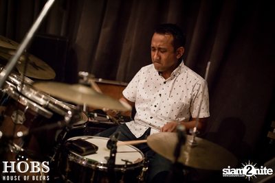 HOBS The Playhouse นำเสนอ Nop Ponchamni & The Groovetomatix-11 — photo 103