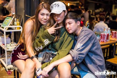 UrboyTJ ที่ เท เอกมัย — photo 4