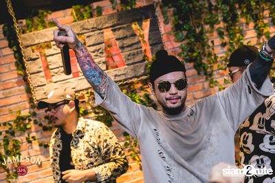 UrboyTJ ที่ เท เอกมัย — photo 74