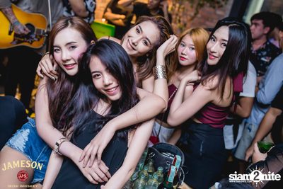 UrboyTJ ที่ เท เอกมัย — photo 81