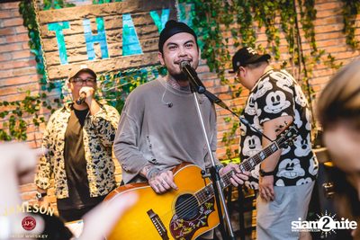 UrboyTJ ที่ เท เอกมัย — photo 86