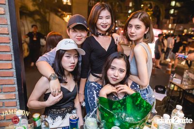 UrboyTJ ที่ เท เอกมัย — photo 108