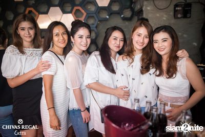 Potato Live ที่ ดิฟเฟอร์ ผับ — photo 27