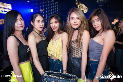 Potato Live ที่ ดิฟเฟอร์ ผับ — photo 47