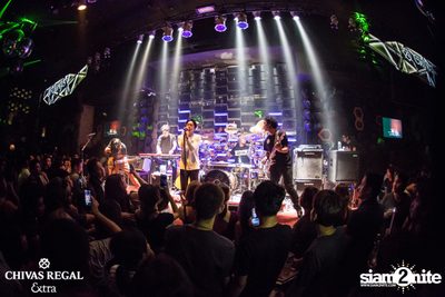 Potato Live ที่ ดิฟเฟอร์ ผับ — photo 71