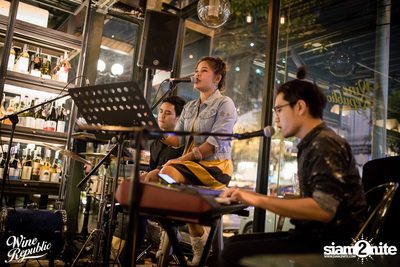 Saturday Night at Wine Republic Thonglor — photo 9
