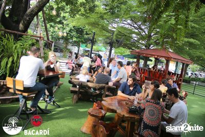Sundaze ที่ รูทส์ กับ Tek & Yvan — photo 1