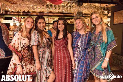 Woodstock, Happy as a Hippie at Le Café des Stagiaires — photo 8
