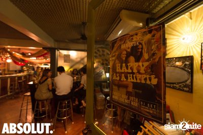 Woodstock, Happy as a Hippie at Le Café des Stagiaires — photo 18