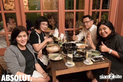 Woodstock, Happy as a Hippie at Le Café des Stagiaires — photo 20
