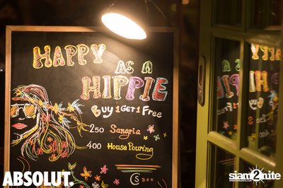 Woodstock, Happy as a Hippie at Le Café des Stagiaires — photo 25