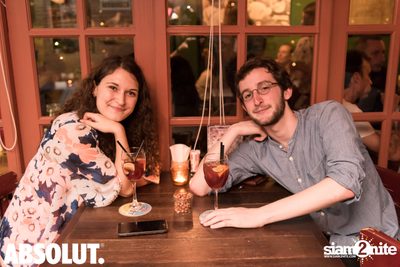 Woodstock, Happy as a Hippie at Le Café des Stagiaires — photo 43