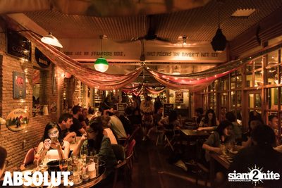 Woodstock, Happy as a Hippie at Le Café des Stagiaires — photo 70