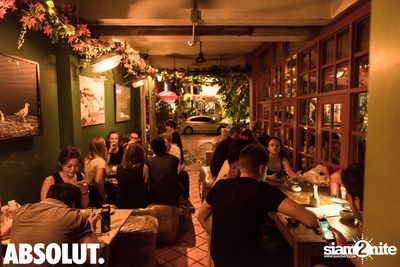 Woodstock, Happy as a Hippie at Le Café des Stagiaires — photo 71