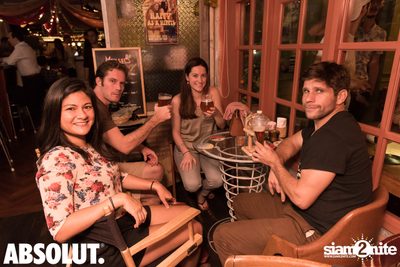 Woodstock, Happy as a Hippie at Le Café des Stagiaires — photo 73