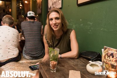 Woodstock, Happy as a Hippie at Le Café des Stagiaires — photo 79