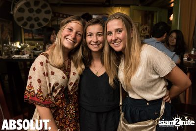 Woodstock, Happy as a Hippie at Le Café des Stagiaires — photo 83