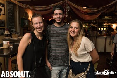 Woodstock, Happy as a Hippie at Le Café des Stagiaires — photo 85