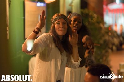 Woodstock, Happy as a Hippie at Le Café des Stagiaires — photo 101