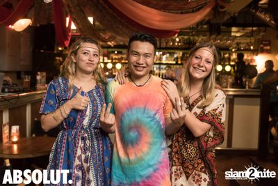 Woodstock, Happy as a Hippie at Le Café des Stagiaires — photo 113